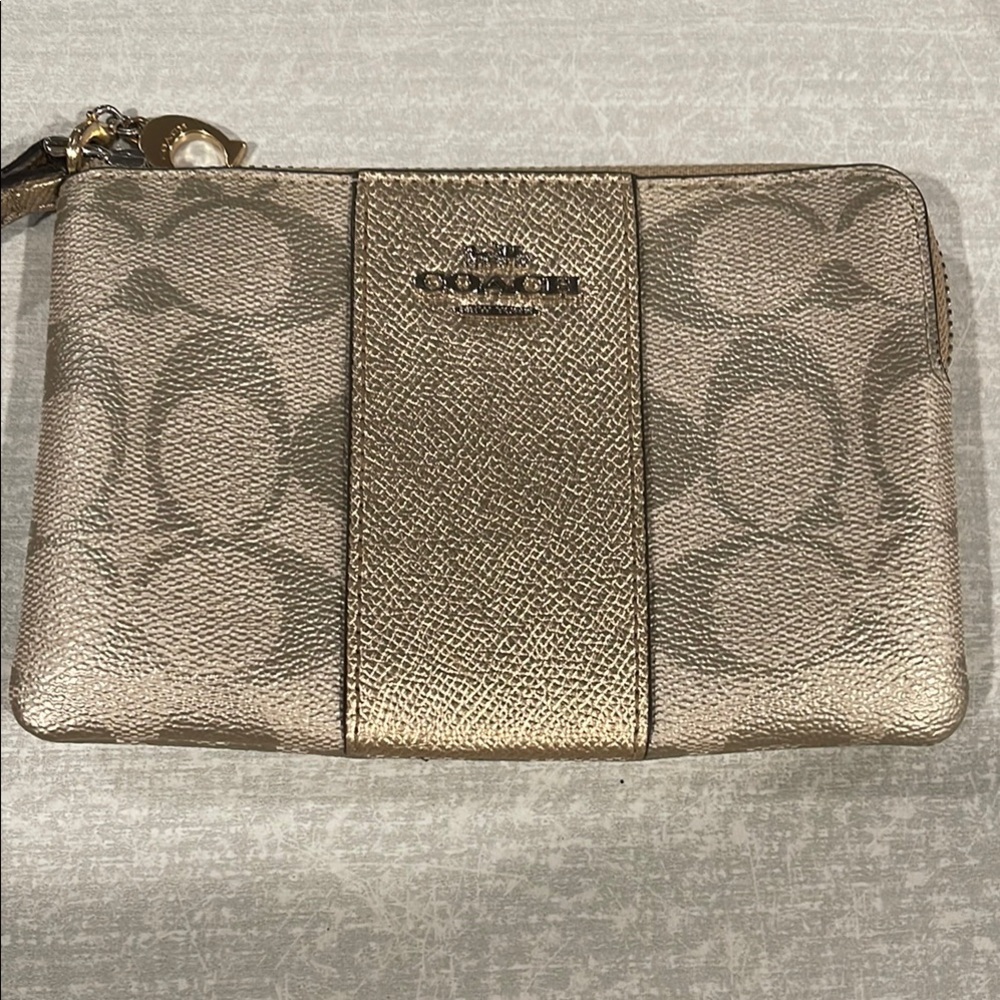 NWOT Coach Beige Monogram Wristlet Adjustable Wrist Strap 4X6” - Picture 4 of 14